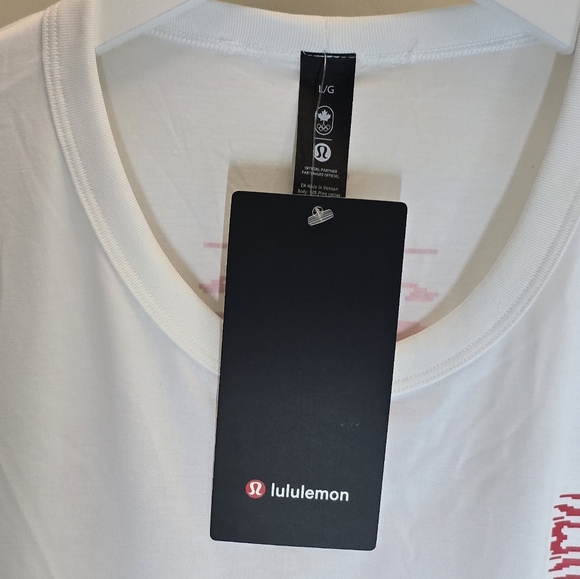 NWT Lululemon  Team Canada Fundamental Tshirt Short Sleeve White Red Maple - Picture 8 of 8